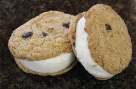 All of our ice cream and frozen yogurt ingredients are natural and there is no need for preservatives. Selections are available which are gluten-free, dairy-free, low-fat, vegan and we can work around most food sensitivities. Visit our ice cream and frozen yogurt shop in Louisville, Kentucky to sample some of our delicious deserts.